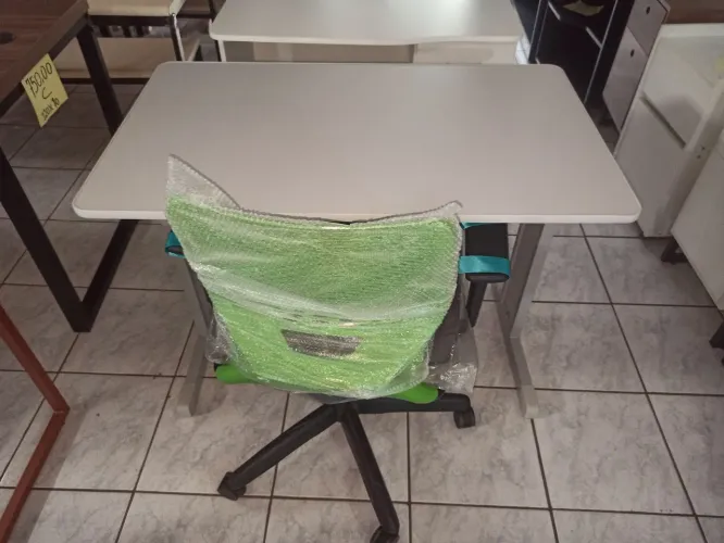 Mesa e cadeira para estudo