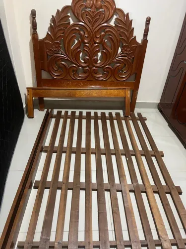 Cama madeira legítima 150 reais