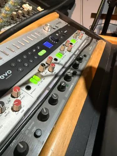 SSL VHD4 - pré de 4 canais- oferta da semana