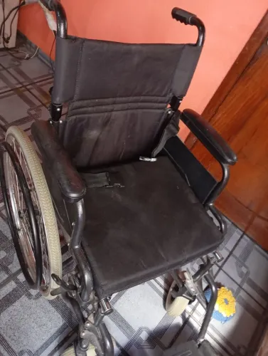Vende -se cadeira de rodas 
