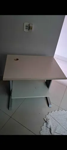 Escrivaninha de Computador com Organizador de Cabos