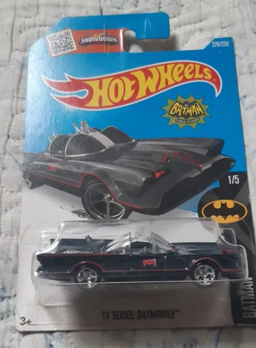 Hot wheels batmobile 