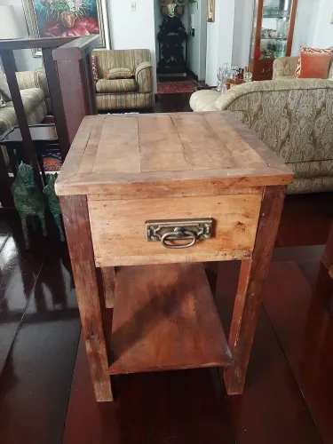 Mesa de cabeceira madeira rustica