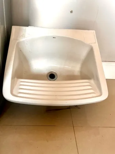 Vendo tanque em louça