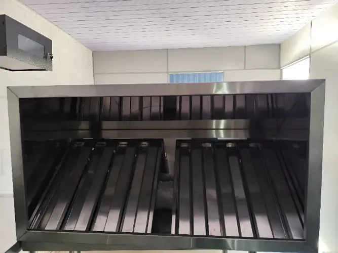 Coifa industrial 2,00×1,10 com filtro inercial ? alto desempenho contra gordura
