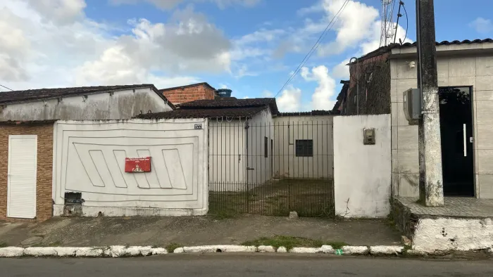 Casa em Coqueiro Seco
