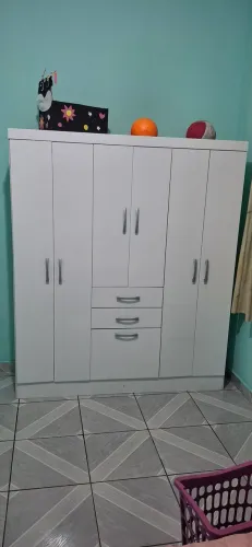 Vende se um guarda roupa de solteiro