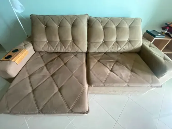 Sofá Retrátil Reclinável Islândia 2,50m Suede Velut Bege Molas no Assento - King House