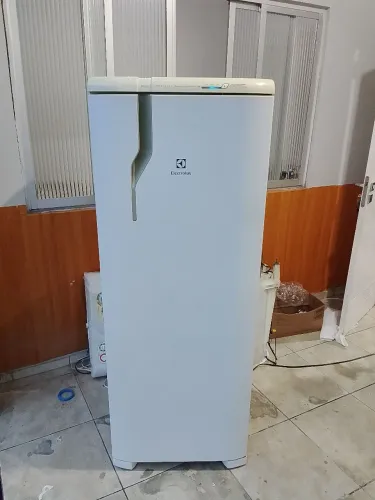 Vendo geladeira Frost Free