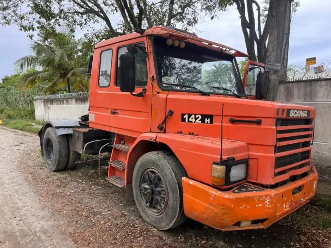 Scania com ótimo motor precisando de lanternagem