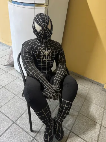 Pelúcia Homem Aranha Black - Tamanho real