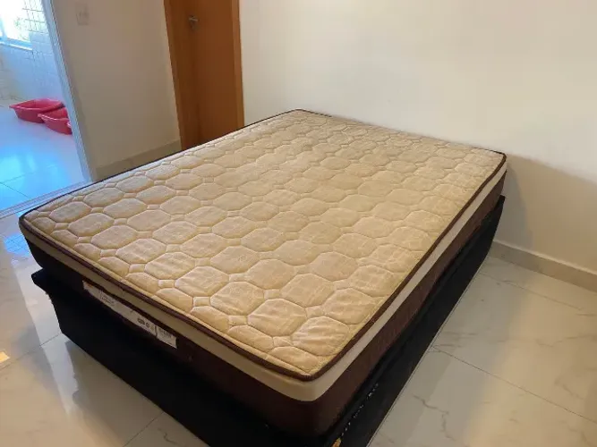 Colchão casal ORTOBOM Superpocket pró-saúde + Báu Nobuck Usado