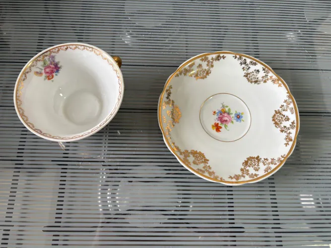 Xícara de Chá Antiga Porcelana Real Made in Brazil com Pires