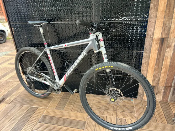 Bicicleta de carbono cannondale 29