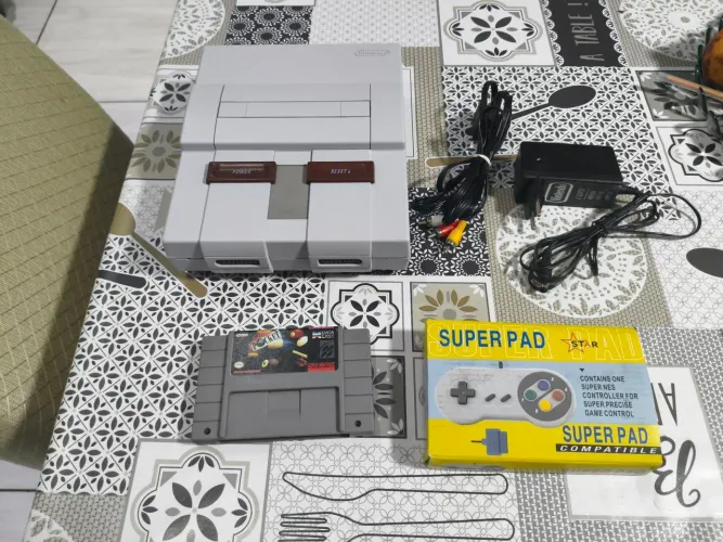 Super Nintendo com jogo Side Pocket 