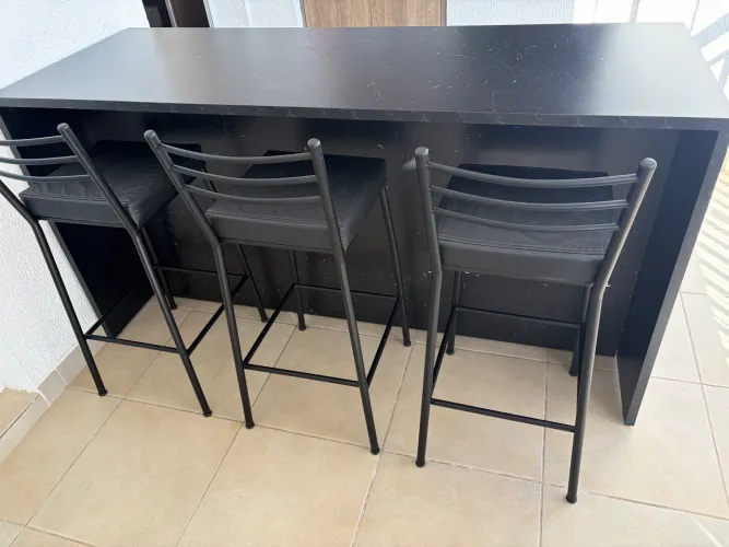     Bancada Gourmet Preta + 3 Banquetas - Excelente Estado