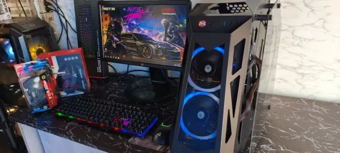 VENDO/TROCO - PC GAMER I5 7400/ 8GB DDR4/ RX550 4GB/ 620GB SSD+HD/ FORMATADO
