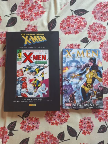 HQ FABULOSOS XMEN EDIÇÃO DEFINITIVA + LIVRO