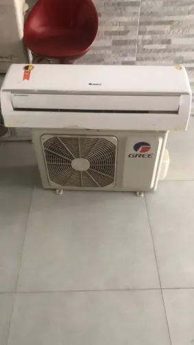 Vendo Ar-condicionado Gree 18.000 BTUs 220v Excelente qualidade , super econômico