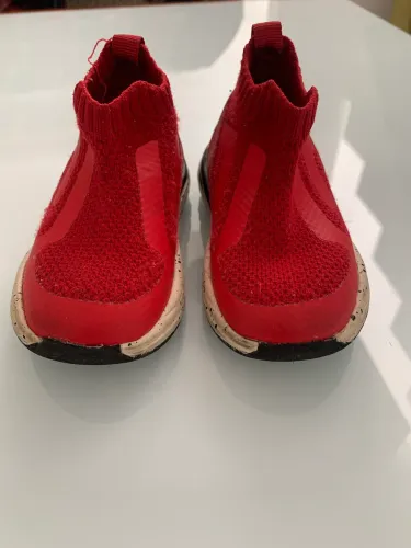 Tênis infantil Zara slip-on tipo meia de cano alto