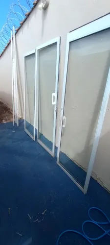 Porta de vidro ( 3 Folhas )