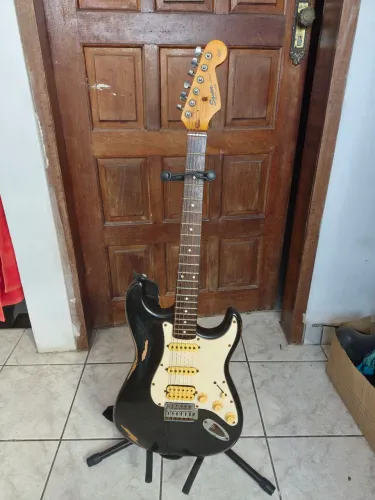 Guitarra Fender Squier