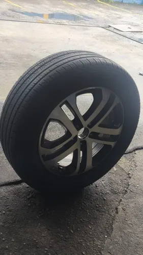 Roda com Pneu Fiat Toro