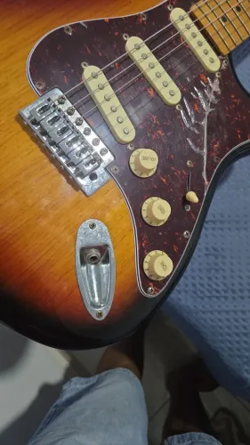Vendo guitarra com pedaleira