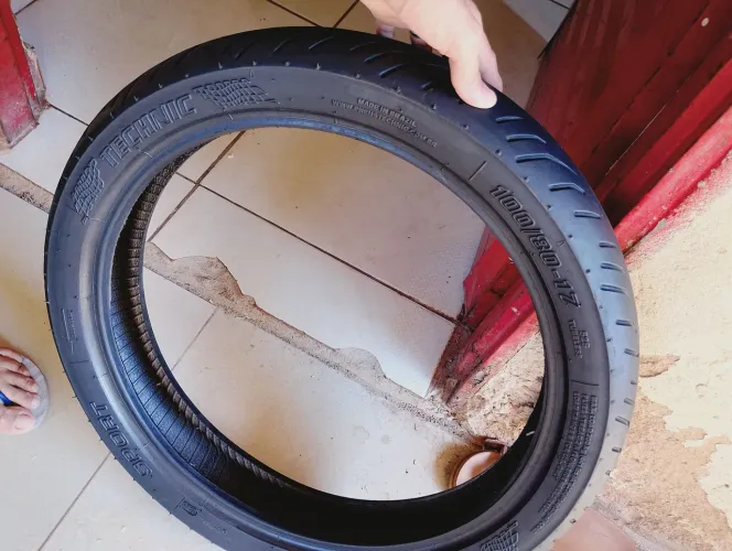 Pneu radial technic, traseiro da Sport, ou dianteiro da Twister. (Usado)