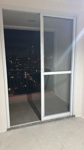Porta balcão branca (tenho 2 portas)