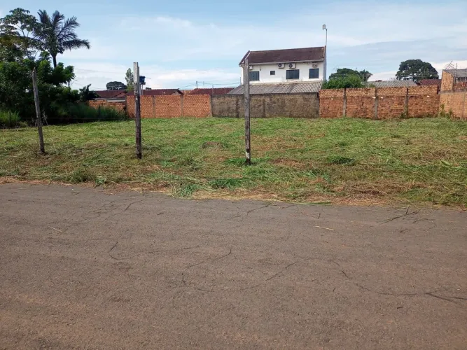 Terreno em rua asfaltada