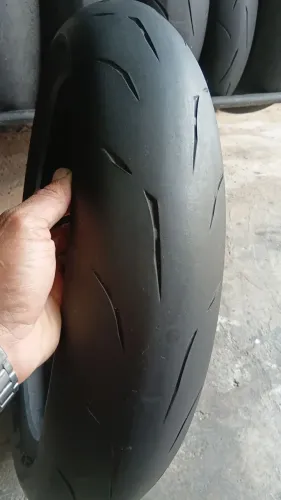 Pneu dianteiro p/ xj6, cb500x, cbr600rr, mt07, mt09, r6,kawasaki zx10 etc
