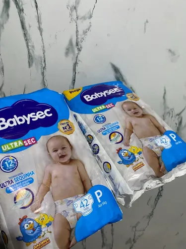 Vende-se 2 Pacotes de Fraldas Babysec