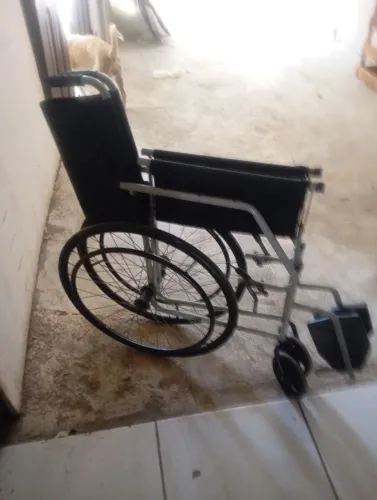 Cadeira de rodas em bom estado,250 reais