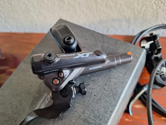 Manetes e Freios Shimano Deore XT