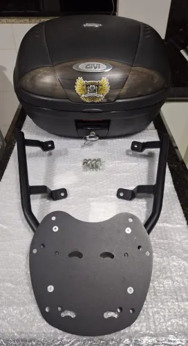 Baú Givi - 45L e suporte com base para Honda ADV 150