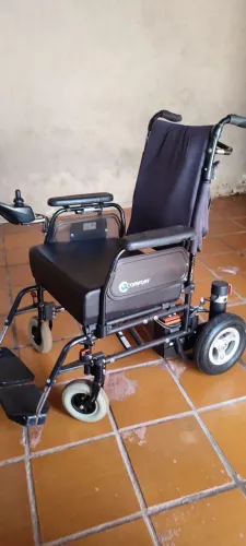 Cadeira de rodas motorizada semi-nova