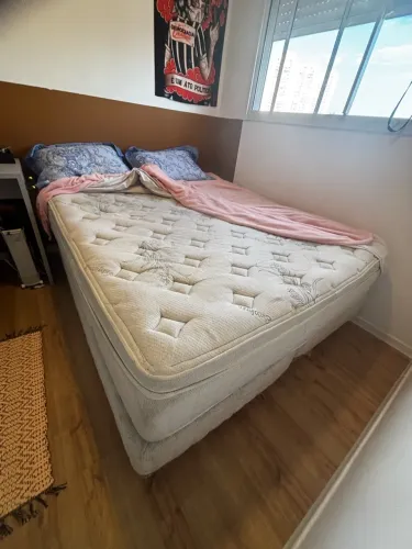 VENDO CAMA (colchao e base) QUEEN - marca KING OIL - USADA