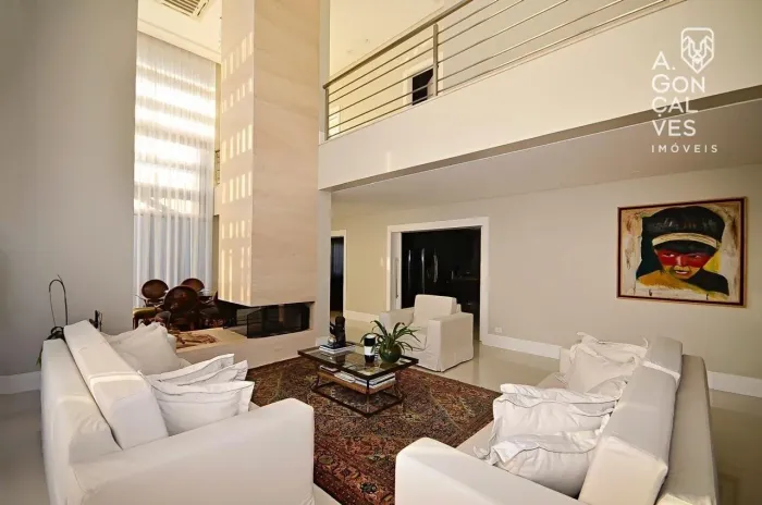Casa para alugar, 04 Suítes, 06 Vagas, Santa Felicidade, Curitiba.