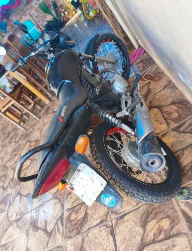 Vendo moto Fam 125 pra colônia