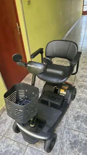 Vendo Cadeira de Rodas Elétrica