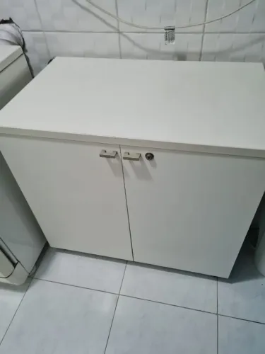 armario branco médio em ótimo estado