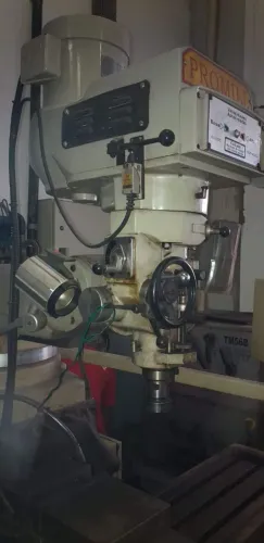 Fresa ferramenteira semi nova