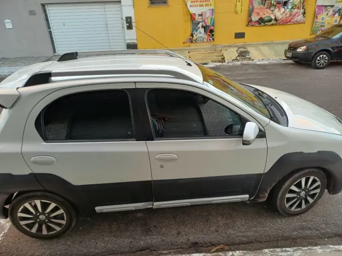 Toyota Etios Cross 1.5 Flex 16V 5P Mec. 2015