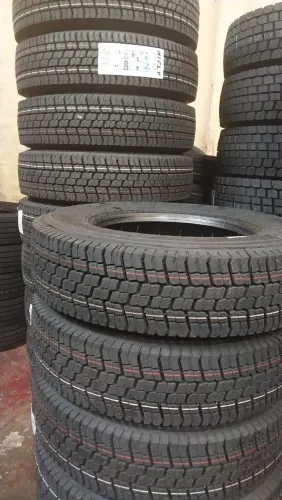 Pneu para caminhão 3/4 medida 215/75/17.5 borrachudo. R$ 750,00