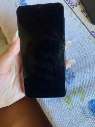 Samsung Galaxy A10 funcionando normal, trinca no canto da tela