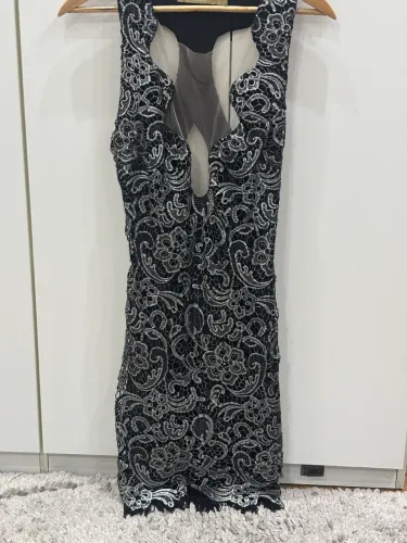 DESAPEGO VESTIDO BOTSWANA M - RENDA TULE FRANJA FESTA R$150