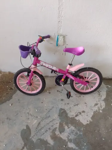 Vende-se Bicicleta para criança até. 6 anos