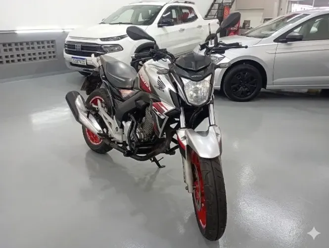 Moto Honda Twister 250cc - muito nova