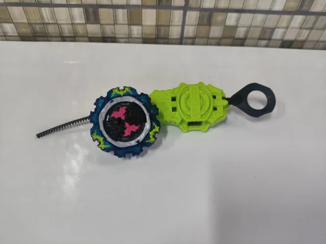 Beyblade Lançador Hasbro QuadStrike Ambush Bazilisk